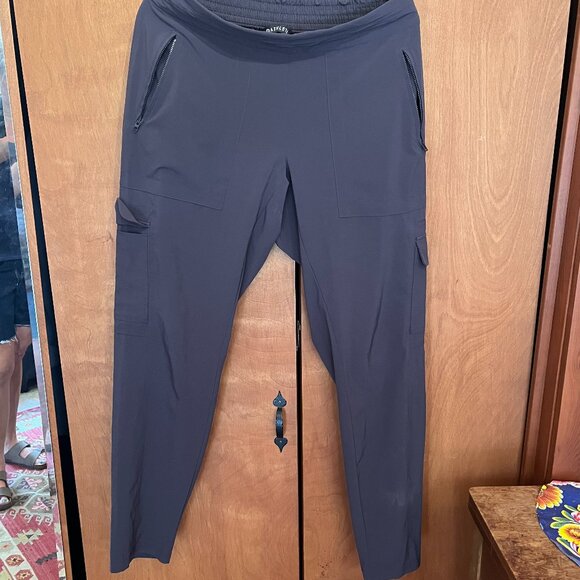 Athleta Chelsea Cargo pant, size 12 Tall, grey - Picture 2 of 6